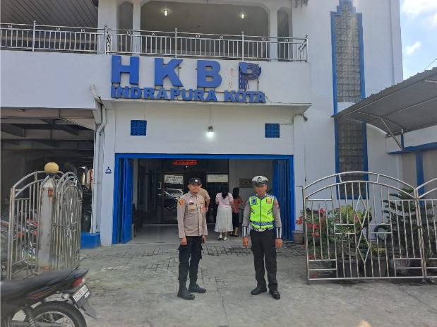  Kapolsek Indrapura Pimpin Pengamanan Ibadah Minggu, Situasi Kondusif