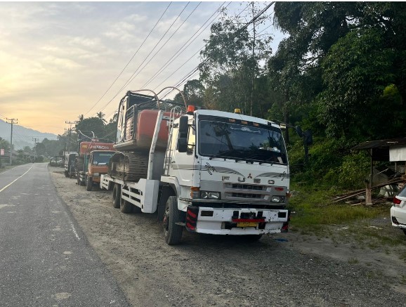  Polda Sumut Amankan Dua Ekskavator Diduga Untuk Tambang Emas Ilegal di Madina