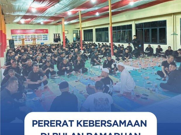  Pererat Kebersamaan di Bulan Ramadhan, Dansat Brimob Polda Sumut Pimpin Buka Puasa Bersama Personel Batalyon C