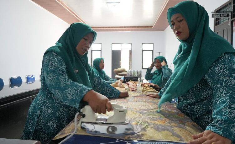  CSR IMIP Inisiasi Kerajinan Ecoprint, Pacu Ekonomi Kreatif Lokal