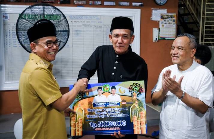  Safari Ramadan di Masjid Al Muhajirin, Wakil Wali Kota Medan Serahkan Bantuan Rp 50 Juta Untuk Pembangunan Masjid