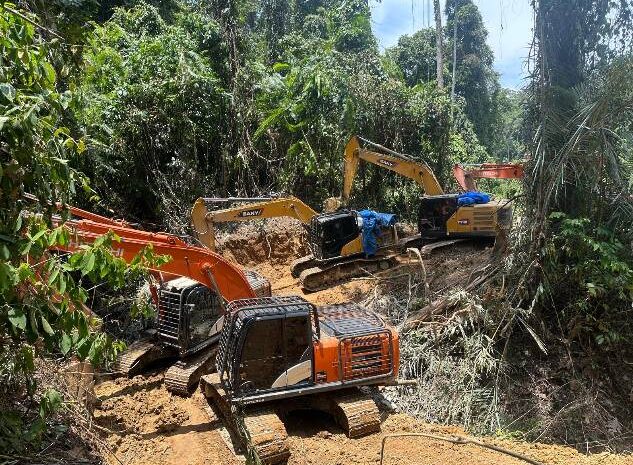  Gabungan Brimob dan Ditreskrimsus Polda Sumut Tindak Tambang Emas Ilegal di Perbatasan Tapsel–Madina, 14 Ekskavator Diamankan