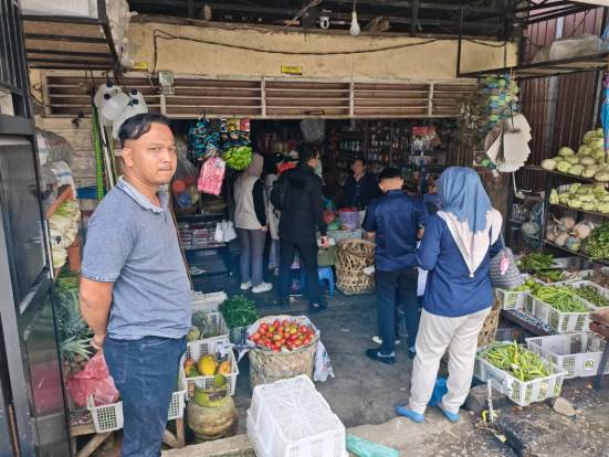  Polres Pakpak Bharat Bersama Stackholder Terkait Cek Bapokting Ke Pedagang dan Gudang