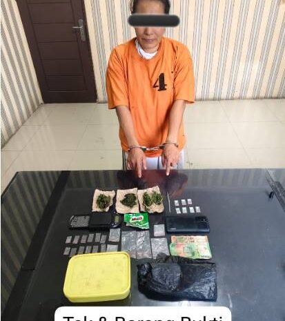  Wanita Paruh Baya Pengedar Sabu dan Ganja Diringkus