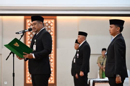  Gubernur Bobby Nasution Lantik 308 Pejabat Pemprov Sumut, Ingatkan Jangan Ada Pungli