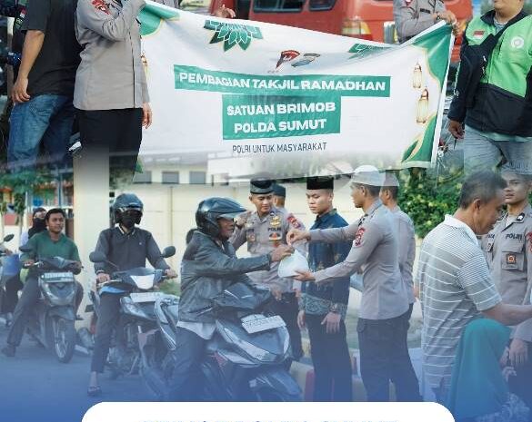  Brimob Polda Sumut Berbagi Berkah Ramadhan, 200 Takjil Dibagikan Untuk Pengendara di Sekitar Mako K.E Lumi