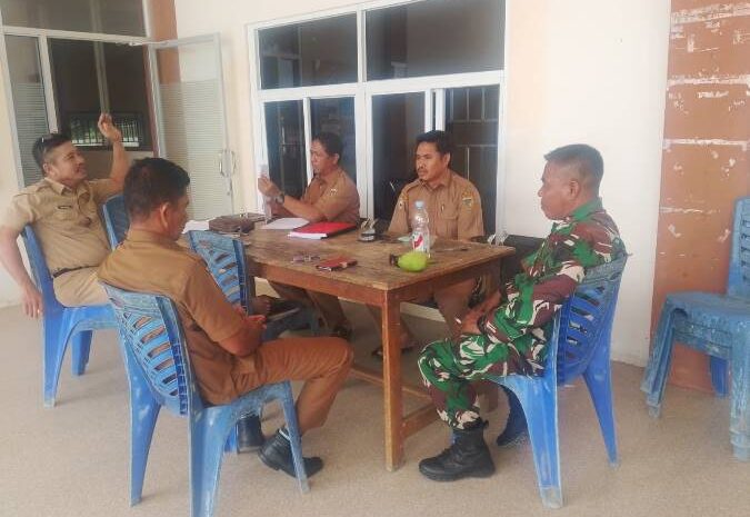  Babinsa Koramil 1311-09/Bahodopi Laksanakan Komsos Bersama Aparatur Desa dan Warga Binaan di Desa Lele