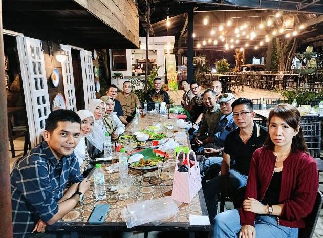  Penuh Kemesraan Mahasiswa Fakultas Hukum Universitas Battuta Angkatan 22 Gelar Berbuka Puasa Bersama Dekan dan Dosen