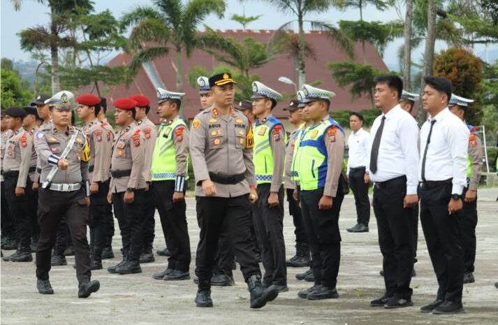  Kapolres Pakpak Bharat Bacakan Amanat Kapolda Sumut Saat Pimpin Apel Gelar Pasukan Ketupat Toba 2026