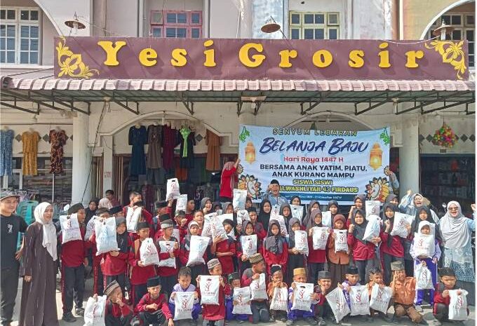  SD Al Washliyah 43 Firdaus Ajak 53 Siswa Kurang Mampu Belanja Pakaian Lebaran