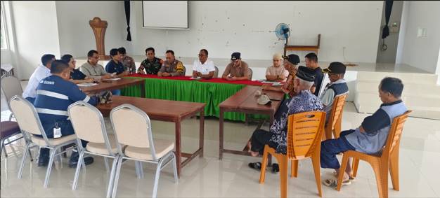  Babinsa Koramil 1311-09/Bahodopi Mediasi Rencana Pembangunan Tower di Desa Keurea