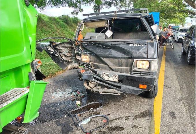  Lakalantas di Batubara, Mobil Pick Up dan Tronton Tabrakan