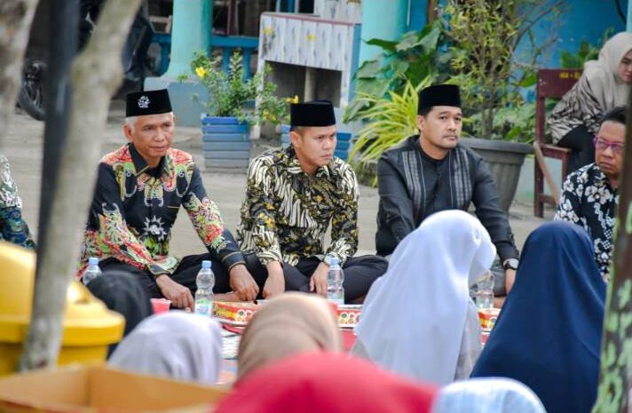  Buka Puasa Bersama Guru dan Murid Muhammadiyah 13 Sei Rampah, Wabup Adlin Tambunan Serahkan Bantuan Beasiswa Bagi Siswa Kurang Mampu