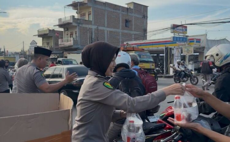  Biddokkes Polda Sumut Bagikan Takjil Gratis, Wujud Kepedulian di Bulan Ramadhan