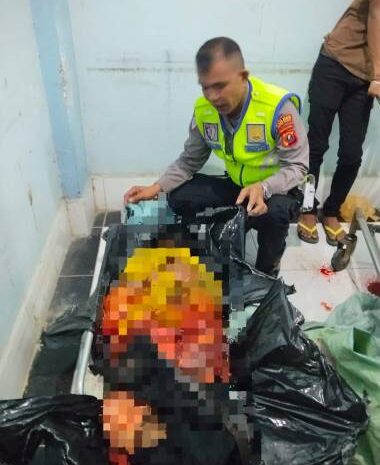  Dua Pengendara Motor Tewas Terlindas Truk di Jembatan Perbaungan