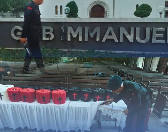  Pastikan Ibadah Aman, Tim Gegana Sterilisasi Gereja Prioritas di Wilayah Medan