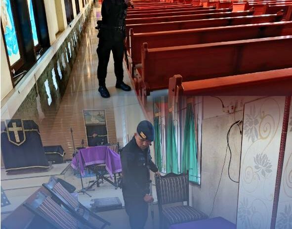  Hadir Beri Rasa Tenang, Tim Gegana Sterilisasi Gereja di Lubuk Pakam