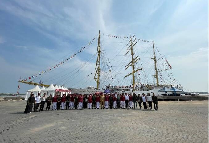 Pemko Medan Ajak Siswa Sekolah Rakyat Naik KRI Bima Suci