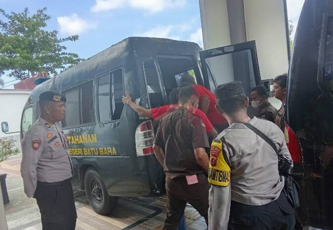  Sat Samapta Polres Batu Bara Kawal Puluhan Tahanan Ke PN Kisaran, Proses Sidang Berjalan Aman