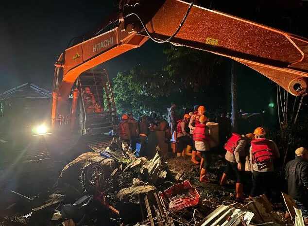  Tanggap Darurat Longsor Sembahe, Polda Sumut Terjunkan Personil Brimob Evakuasi Korban