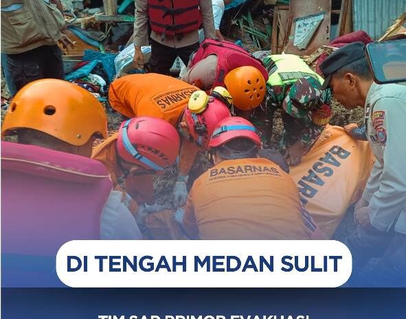  Di Tengah Medan Sulit, Tim SAR Brimob Evakuasi Korban Longsor Sembahe