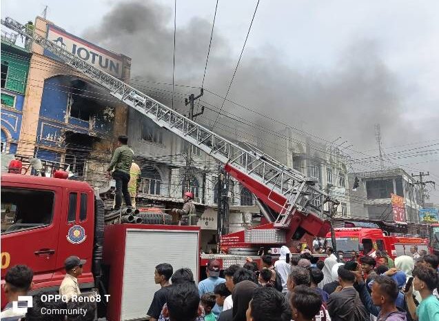  Polres Pelabuhan Belawan dan Polsek Medan Labuhan Amankan Lokasi Kebakaran di Marelan