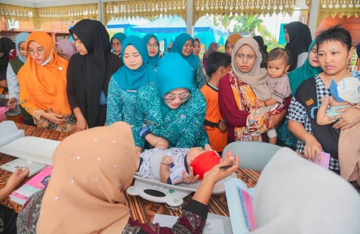  Ny. Leli Syafrizal Tinjau Posyandu, Ajak Masyarakat Sukseskan Imunisasi