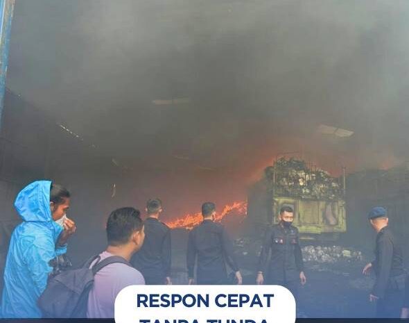  Respons Cepat Tanpa Tunda, Brimob Polda Sumut Berhasil Kendalikan Kebakaran di Medan Timur