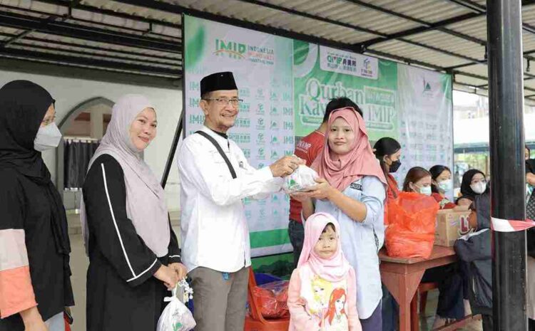  IMIP Bagikan 1.800 Paket Daging Kurban Untuk Warga Bahodopi