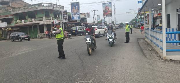  Sejak Pukul 07.00 WIB, Satlantas Batu Bara Urai Macet di 10 Titik Rawan Kamseltibcarlantas