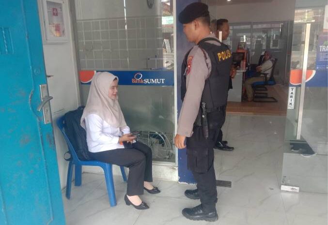  10 Personel Sat Samapta Sambangi 10 Bank di Batu Bara, Sampaikan Pesan Kamtibmas dan Antisipasi Hoax
