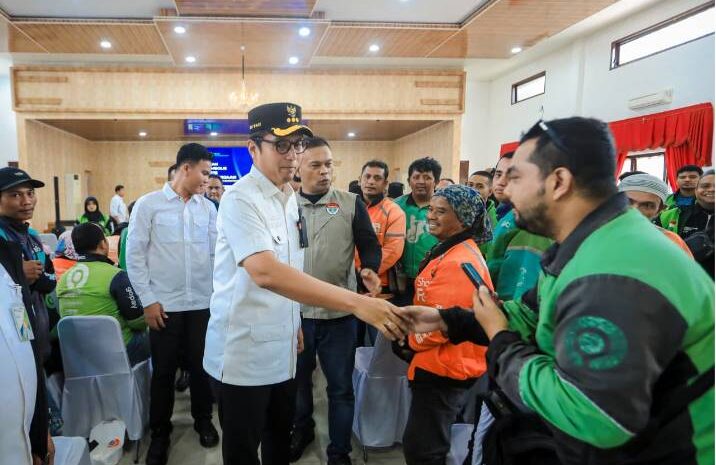  Lindungi Ojol dari Risiko Jalanan, Rico Waas Serahkan Kartu BPJS Ketenagakerjaan untuk Ribuan Driver di Medan
