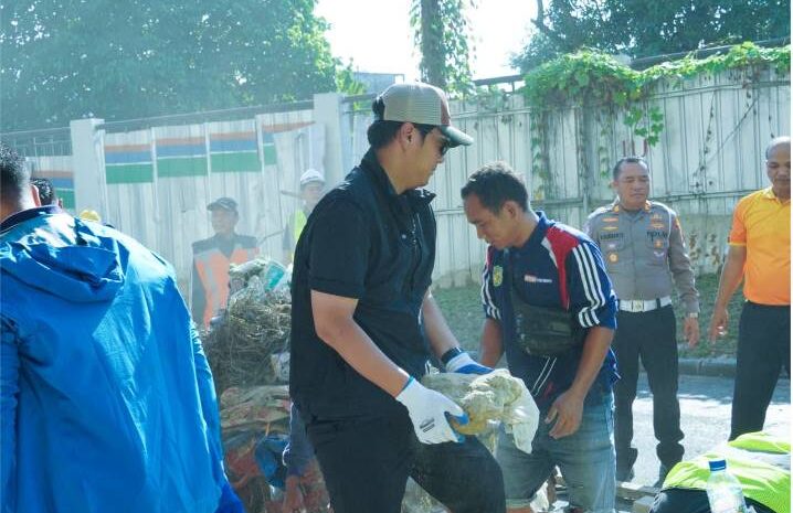  Pimpin Gotong Royong Massal di Stadion Teladan, Rico Waas Tegaskan Medan Siap Jadi Tuan Rumah Diajang Internasional