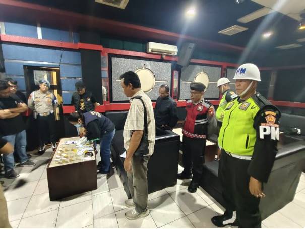  Polresta Deli Serdang Gelar Razia Tempat Hiburan Malam, Empat Orang Diamankan