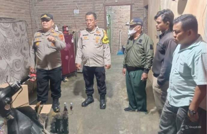  Polsek Medan Labuhan Amankan Puluhan Botol Miras