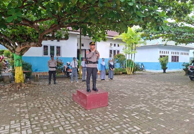  Jadi Pembina Upacara, Kasat Binmas Polres Morowali Sampaikan Edukasi Hukum Kepada Pelajar