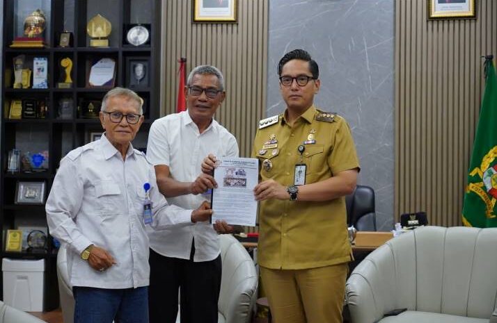  Wali Kota Medan Dorong Purnabakti Lurah Dokumentasikan Pengalaman Dalam Buku