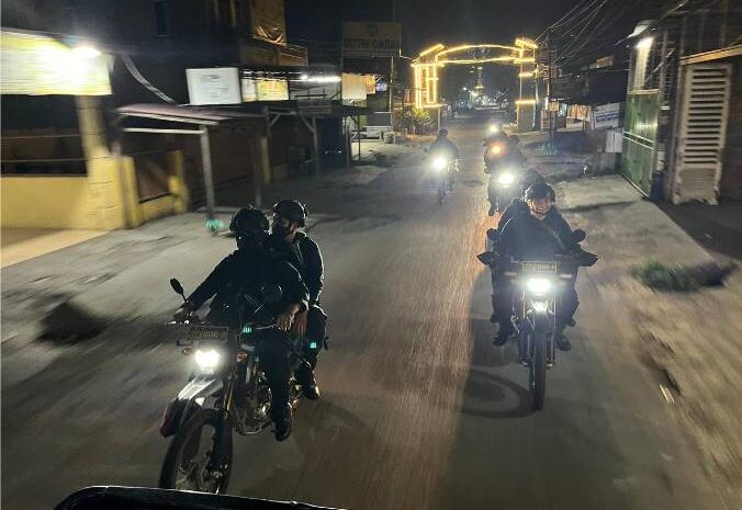  Patroli Dini Hari di Medan, Brimob Polda Sumut Antisipasi Guantibmas dan Sambangi Warga Secara Humanis