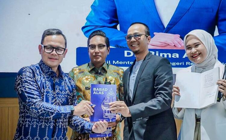  Bedah Buku “Babad Alas”, Wali Kota Medan Dorong Mahasiswa Berani Jadi Pemimpin