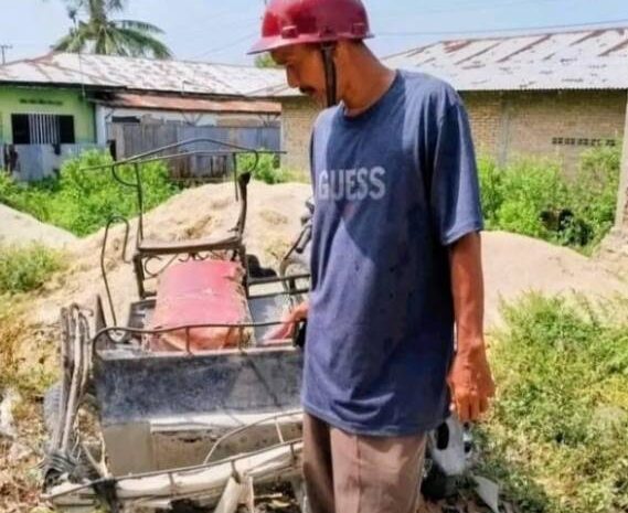  Perlintasan Tanpa Palang Kembali Makan Korban, Betor Warga Pasar Lapan Ringsek Ditabrak KA