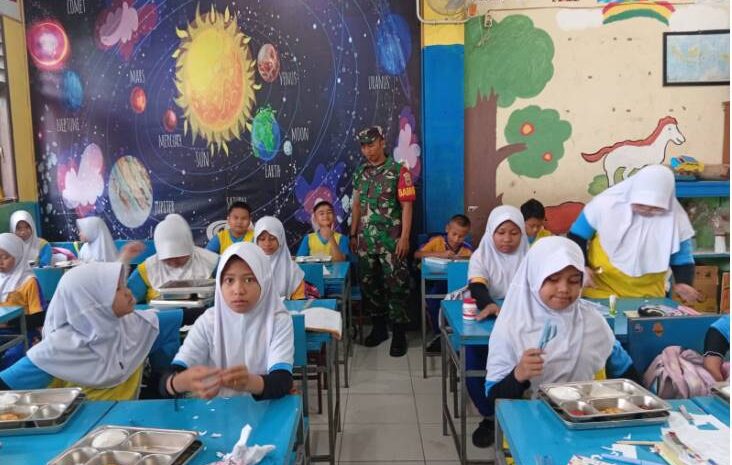  Koramil Lubuk Pakam Monitoring Distribusi MBG Pada Siswa