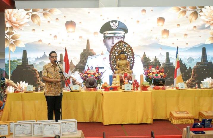  Peringati Hari Tri Suci Waisak, Wali Kota Medan Ajak Umat Buddha Pancarkan Cahaya Kebaikan