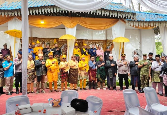  Prosesi Khidmat di Pantai Jono, Majelis Kedatukan Melayu Batu Bara Kukuhkan Sembilan Kedatukan