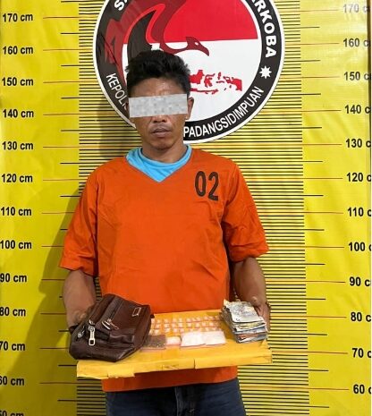  Puluhan Paket Sabu dan Ganja Disita, Pengedar 44 Tahun Dibekuk Polisi