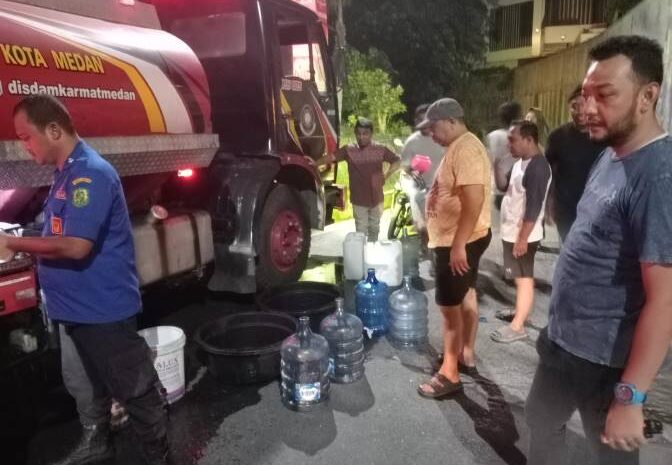  Wali Kota Medan Kerahkan Armada Damkarmat Untuk Penuhi Kebutuhan Air Bersih Warga