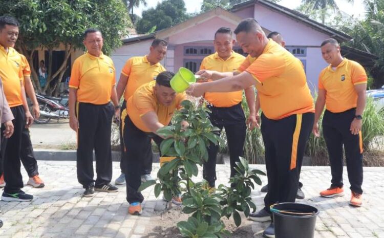  Hijaukan Masa Depan, Polres Batu Bara Gelar Penanaman Pohon Serentak di Lima Puluh