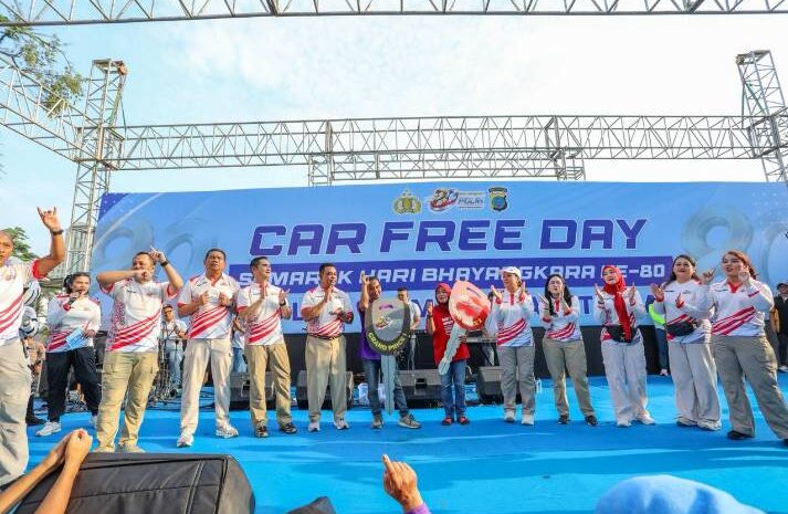  Semarak Hut Bhayangkara Ke-80, Brimob Sumut Bagikan 1.000 Porsi Makan Gratis dan Gelar Pasar Murah Untuk Warga di Car Free Day Medan