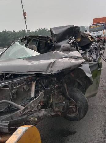  Mobil Inova Tabrak Truk di Tol Medan-Tebing Tinggi, 5 Orang Luka-Luka