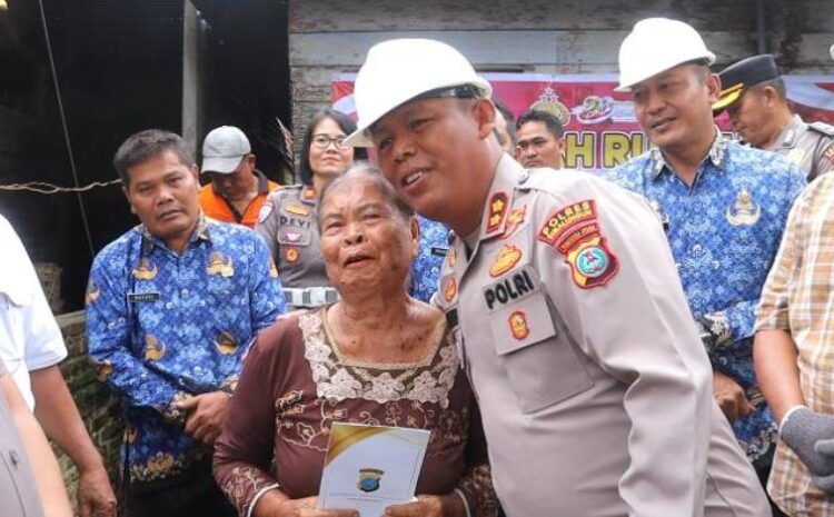  Kapolres Simalungun Gelar Bedah Rumah, Nenek 76 Tahun Sambut Harapan Baru