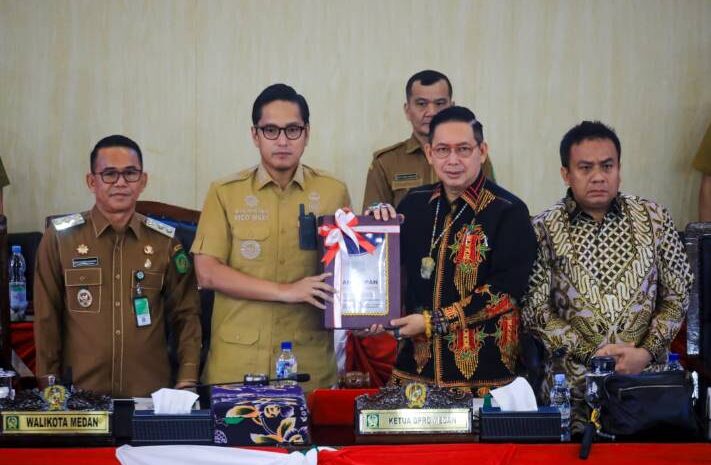  Di DPRD Medan, Rico Waas Paparkan Strategi Efisiensi APBD 2025: Tanpa Utang, Fokus Banjir dan Digitalisasi PAD